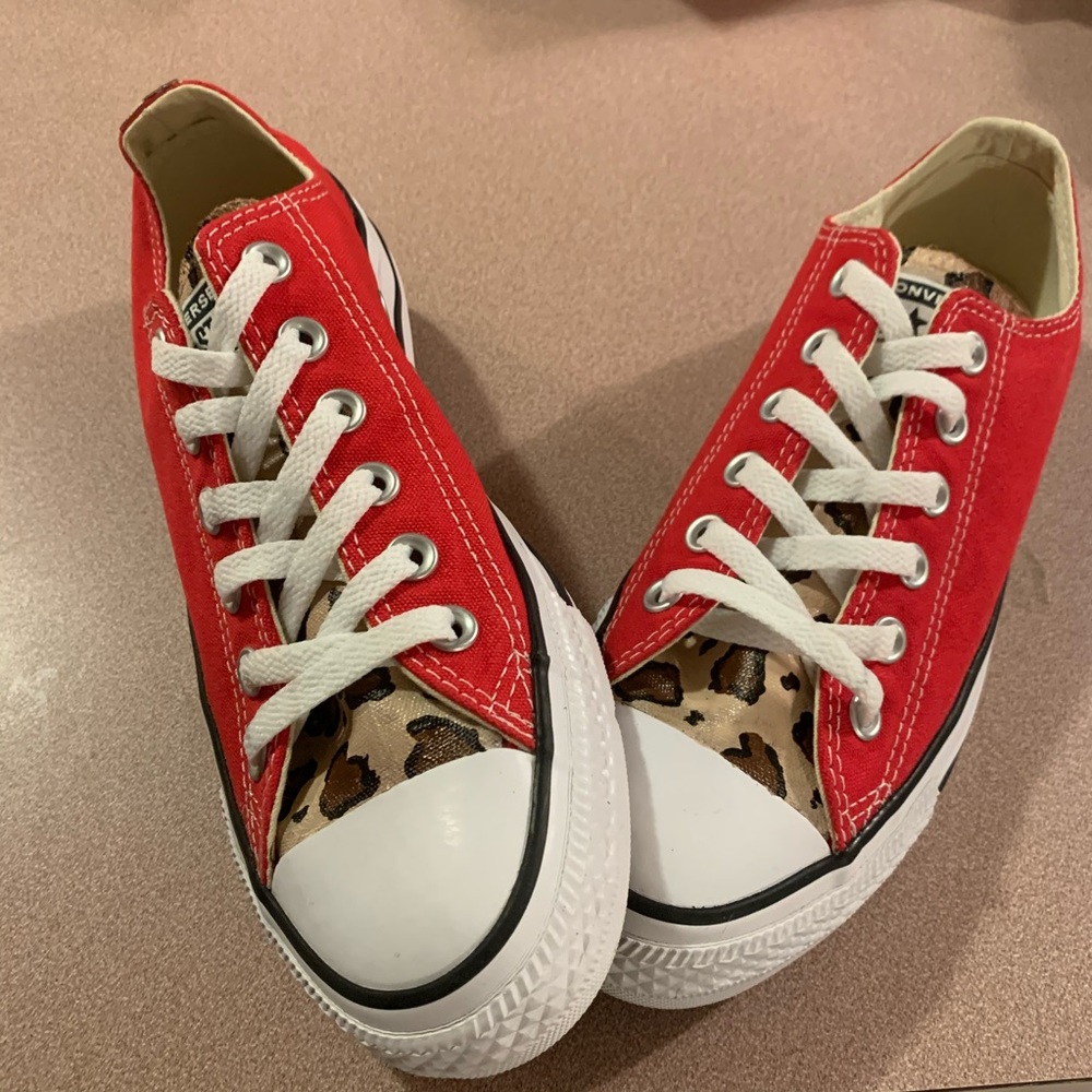 Custom painted converse!! Never worn Still in box